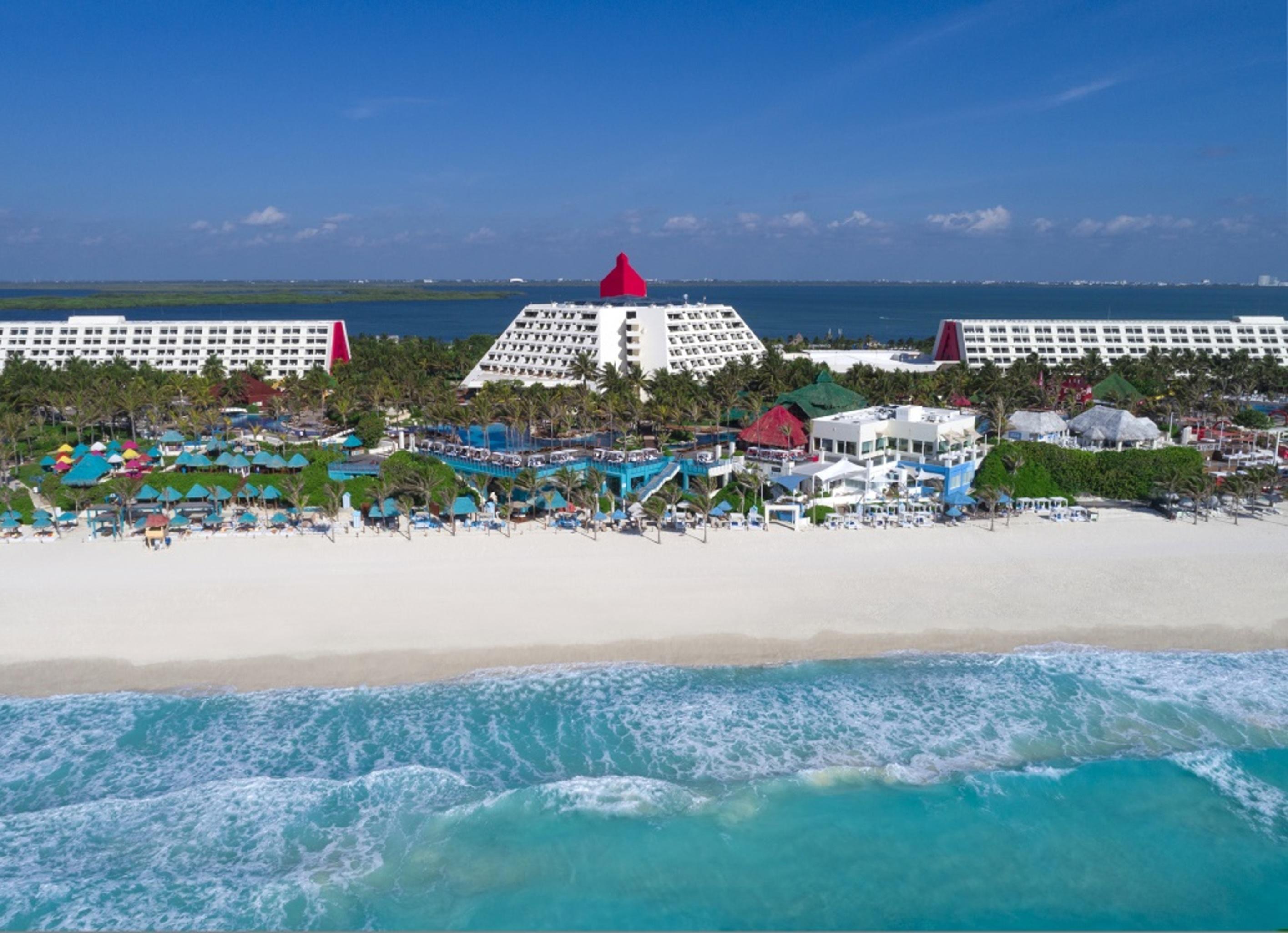 The Pyramid Cancun By Oasis Exterior photo Aerial view of the resort