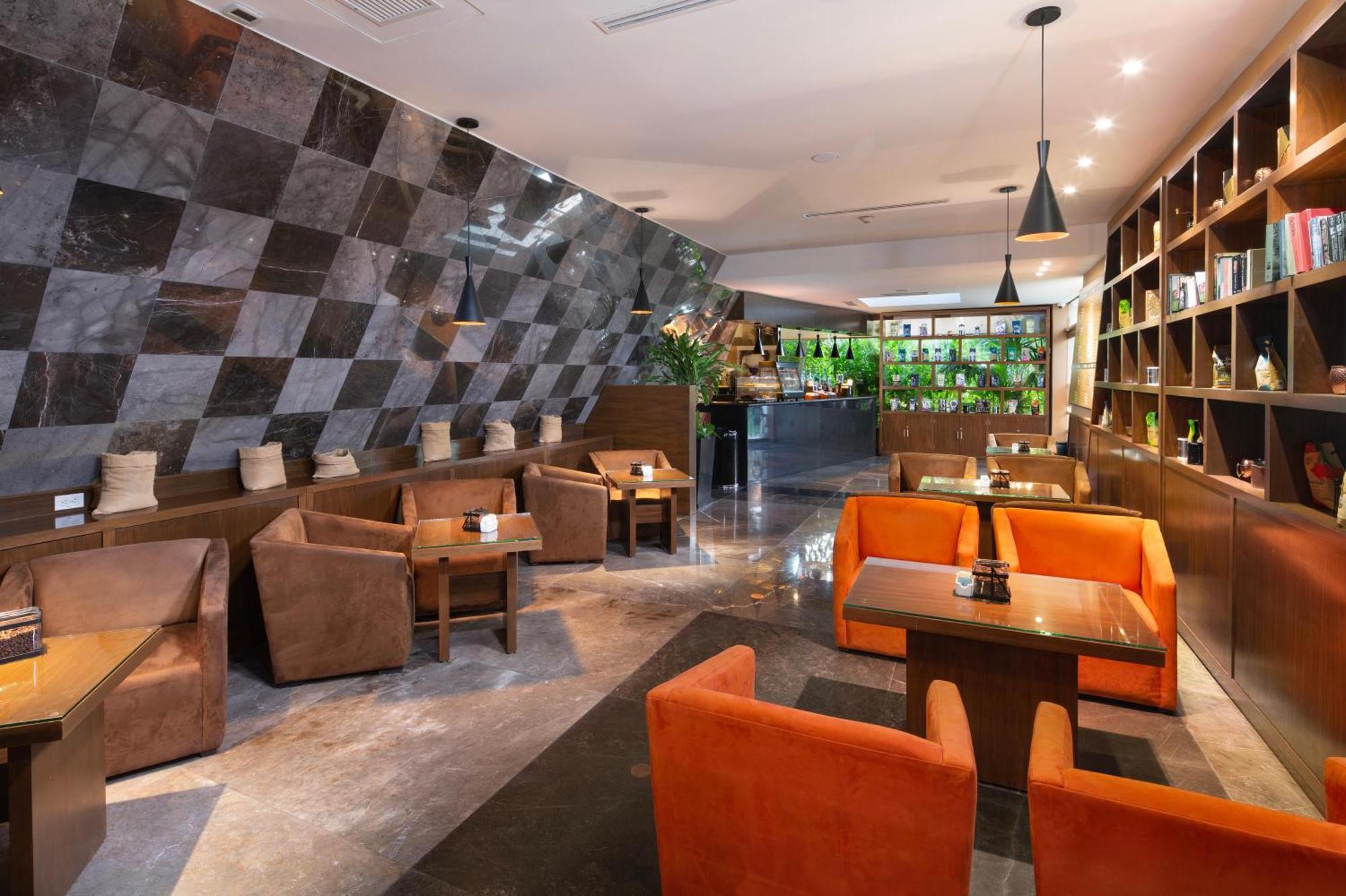 The Pyramid Cancun By Oasis Exterior photo The interior of the lounge